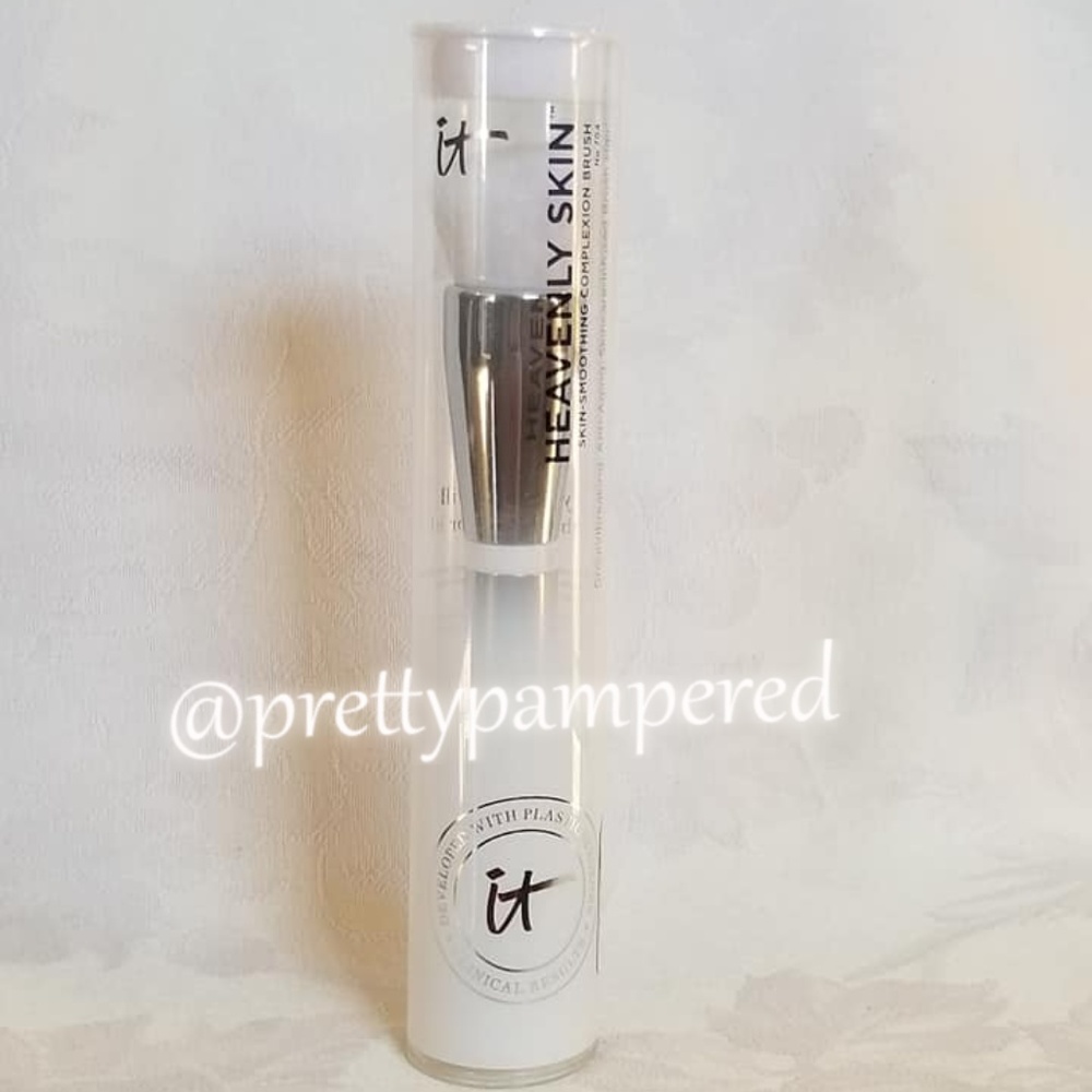 It Cosmetics Heavenly Skin Completion Brush